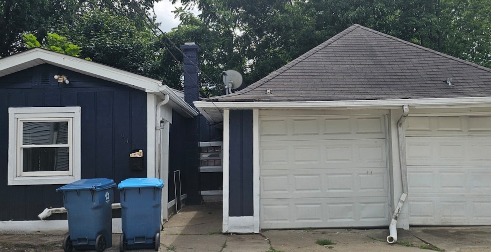 949 E Benton St, Aurora, IL 60505 - photo 1