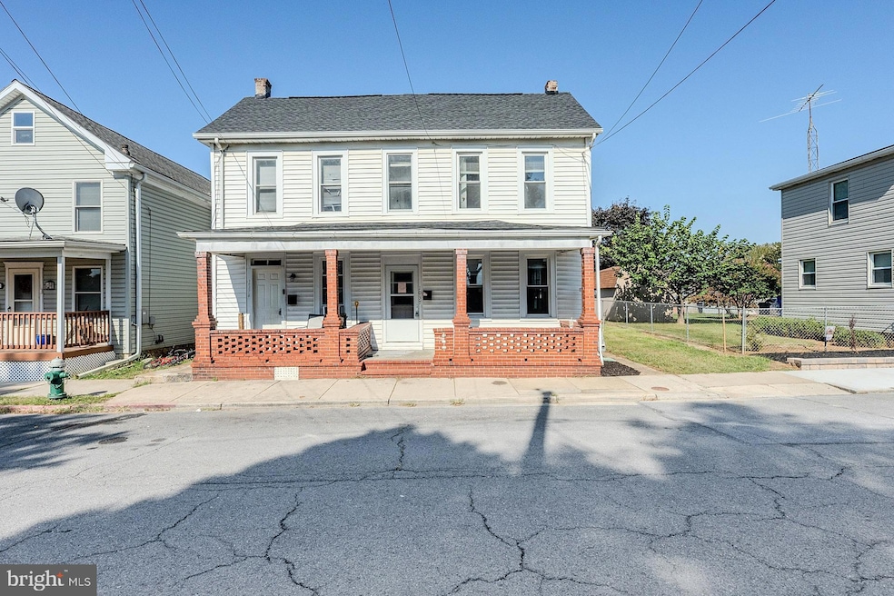 1037 & 1037 1/2 Spruce St, Hagerstown, MD 21740 - photo 1