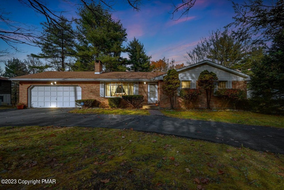 2567 Ridgeway Dr, Sciota, PA 18354 - photo 1