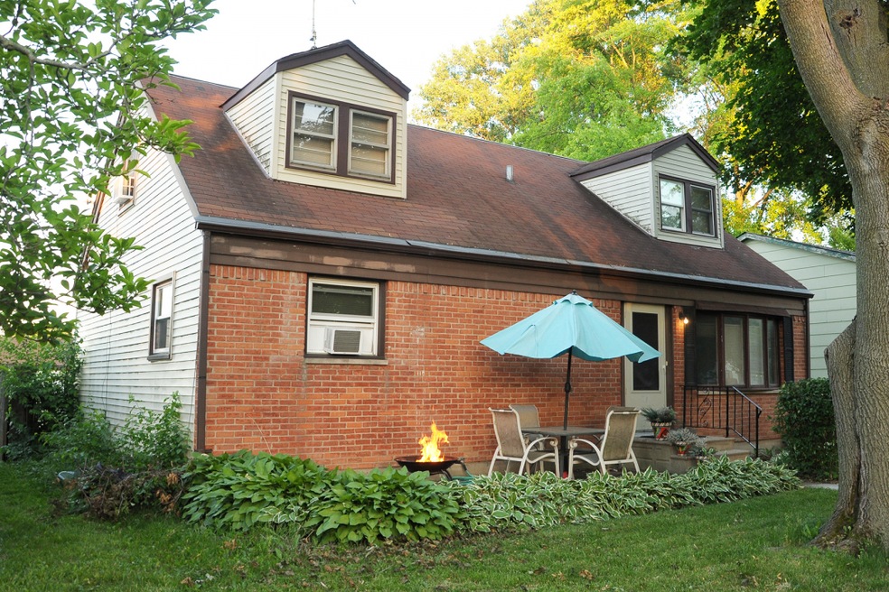 2211 Hermon Ave, Zion, IL 60099 - photo 1