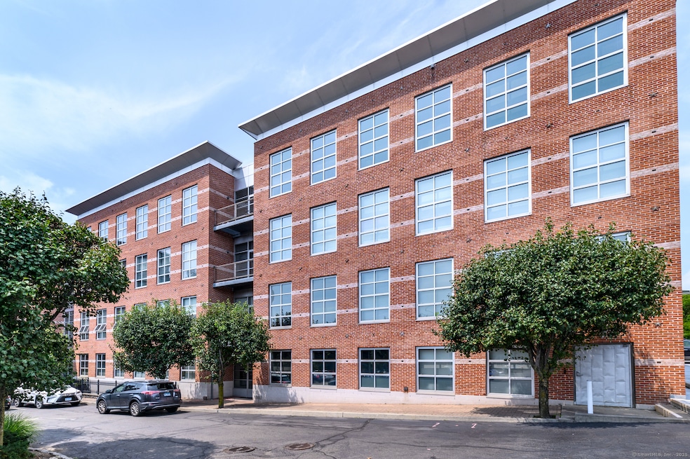 10 Ann St unit 206, Norwalk, CT 06854 - photo 1