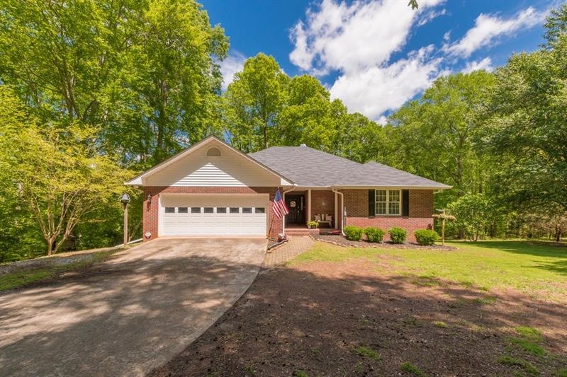 560 Oak Ridge Dr, Maysville, GA 30558 - photo 1