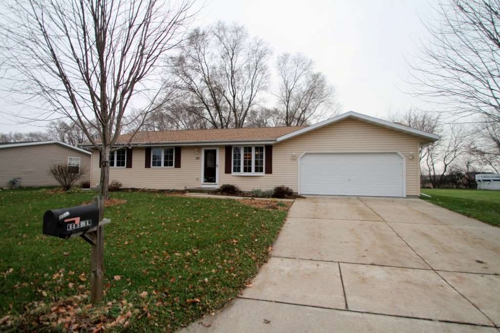 1115 W Burbank Ave, Janesville, WI 53546 - photo 1