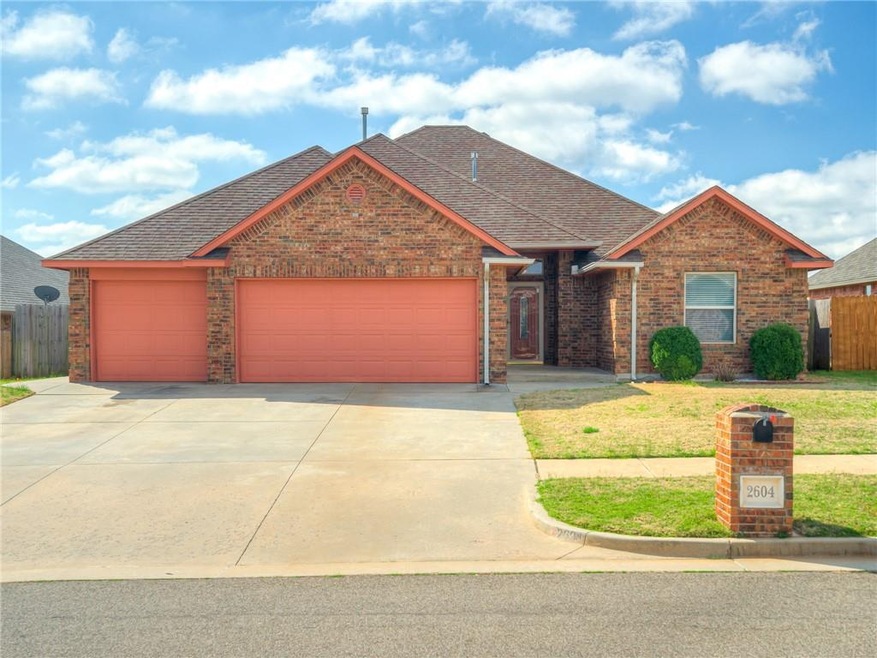 2604 SE 11th St, Moore, OK 73160 - photo 1