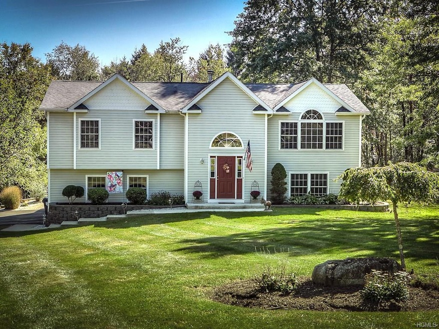 61 Joshua Dr, Bloomingburg, NY 12721 - photo 1