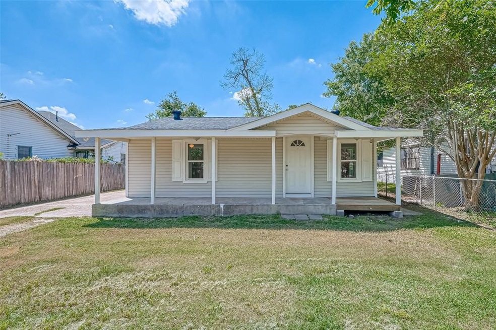 330 Plymouth St, Houston, TX 77022 - photo 1