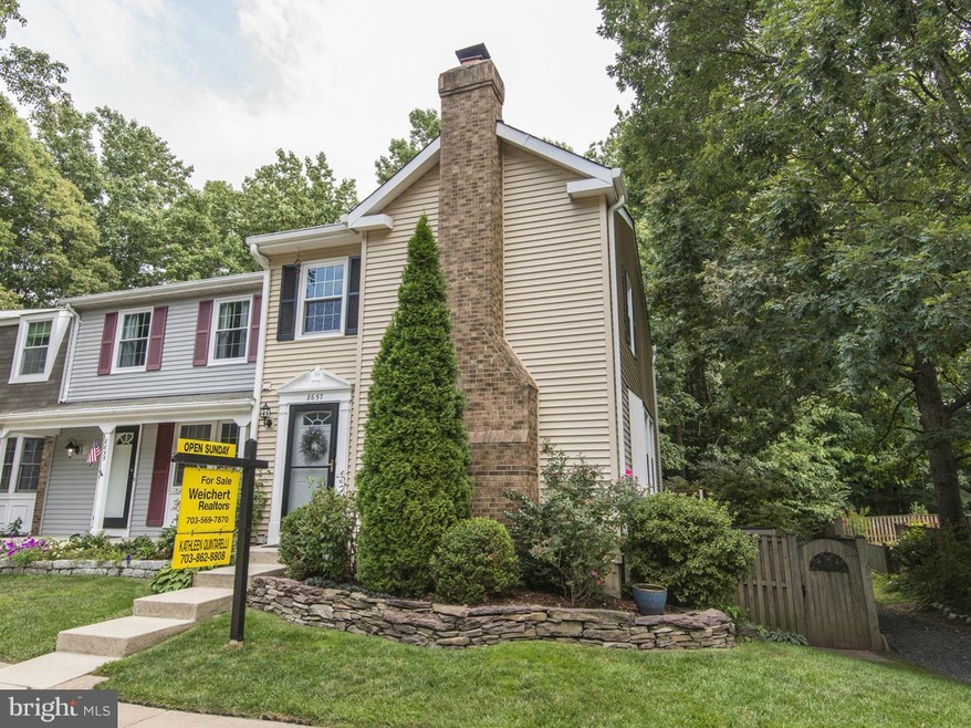 8657 Bent Arrow Ct, Springfield, VA 22153 - photo 1