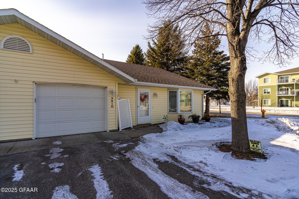 3910 Dacotah View Ct, Grand Forks, ND 58201 - photo 1