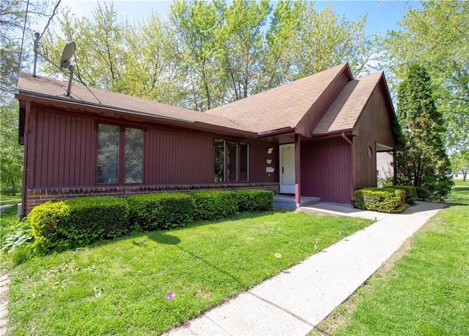 2924 56th St, Des Moines, IA 50310 - photo 1