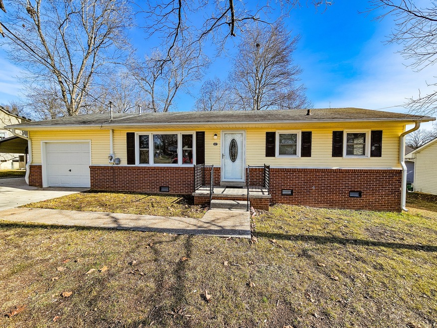 307 Forest Ave, Shelbyville, TN 37160 - photo 1