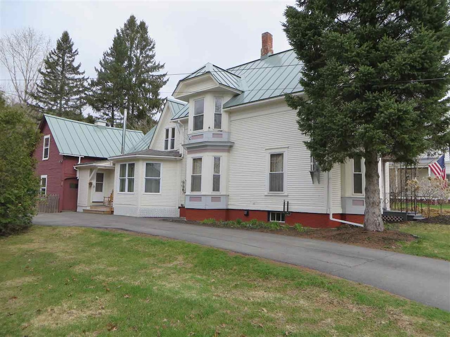 315 Cliff St, Saint Johnsbury, VT 05819 - photo 1