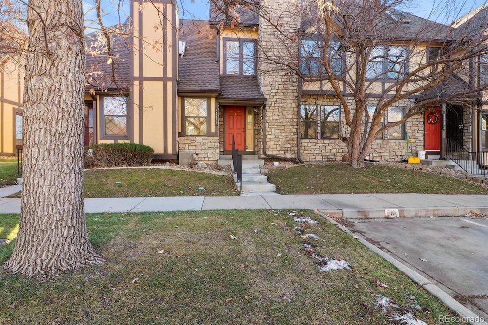 18538 E Whitaker Cir unit D, Aurora, CO 80015 - photo 1