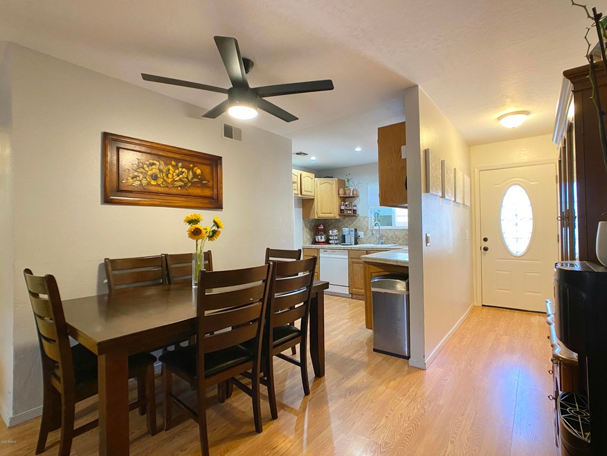 CLEAN LAMINATE WOOD