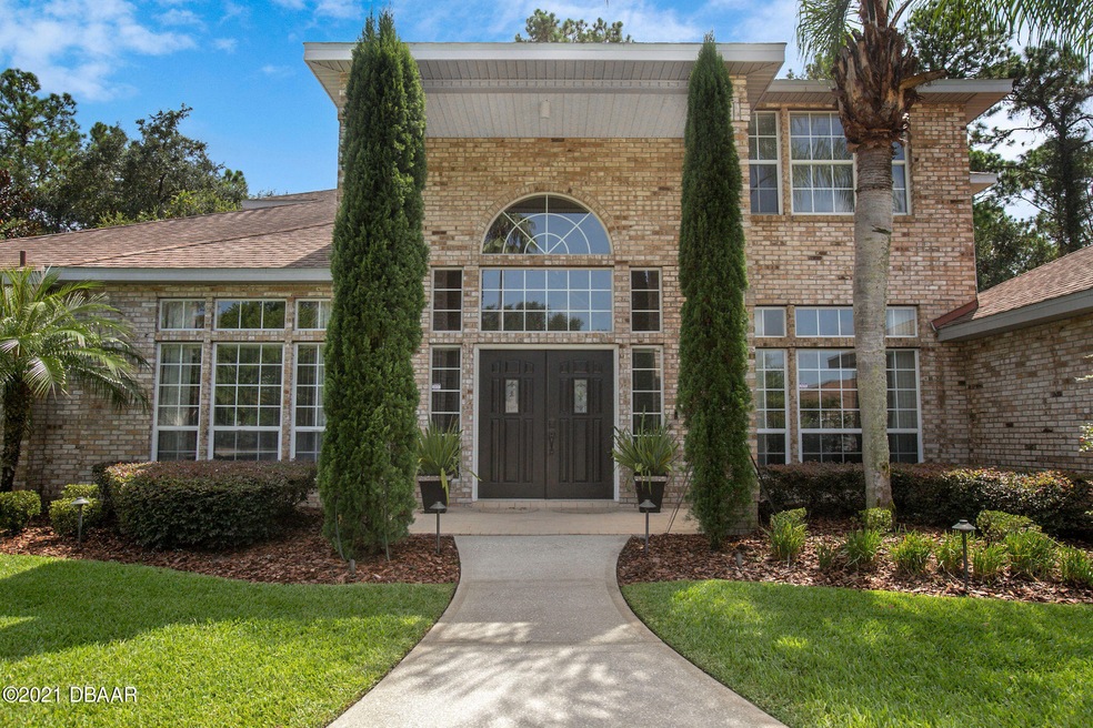 17CrescentLakeWay-Front view