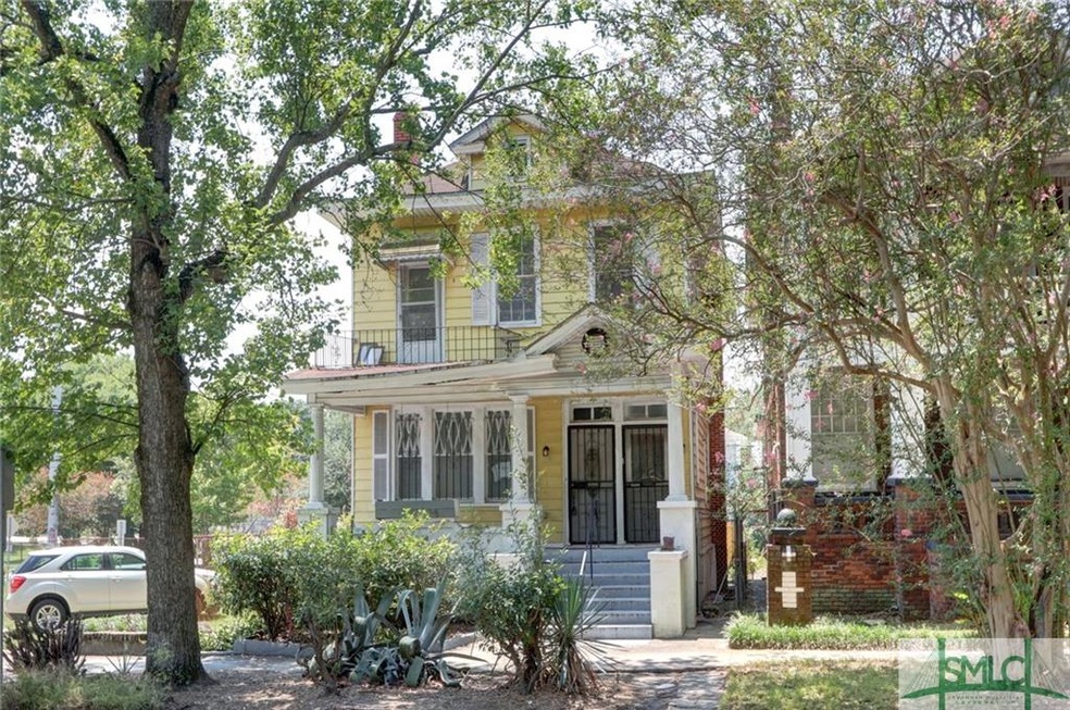 541 E Henry St unit upper, Savannah, GA 31401 - photo 1