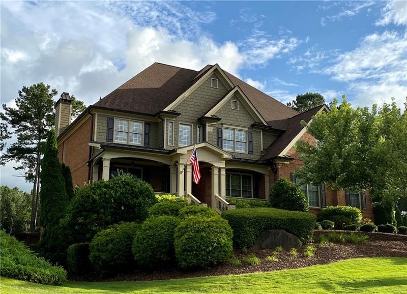 INCREDIBLE 3 1/2 SIDE BRICK HOME IN THE AMAZING BE