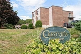 Crestwood Condominiums unit 14, Holliston, MA 01746 - photo 1