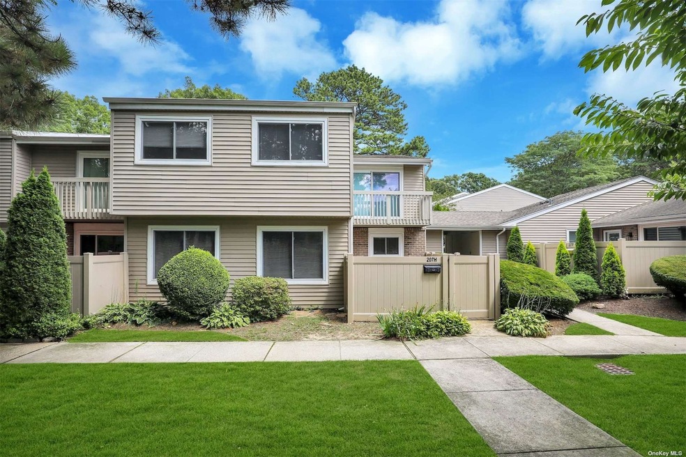 207 Springmeadow Dr unit H, Holbrook, NY 11741 - photo 1