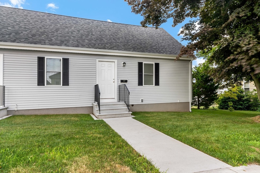 19 Bliss St unit 2, South Dartmouth, MA 02748 - photo 1