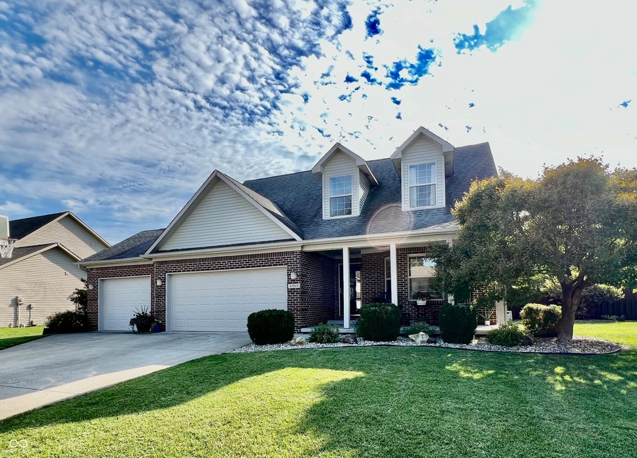 6069 Prairie Stream Way, Columbus, IN 47203 - photo 1
