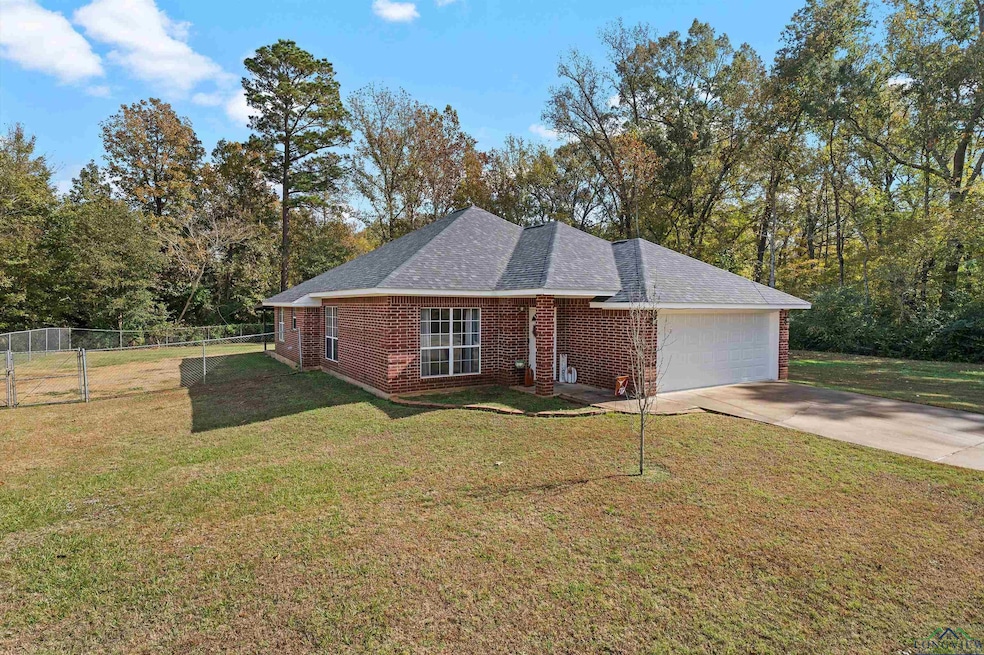 703 Russell St, Henderson, TX 75654 - photo 1