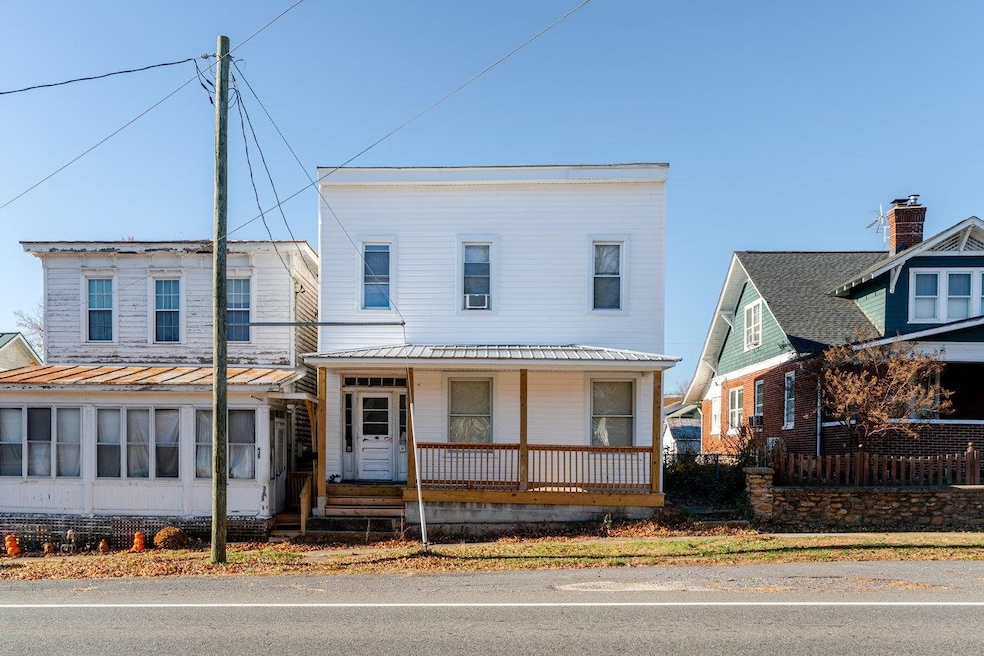 427 Fourth St, Shenandoah, VA 22849 - photo 1