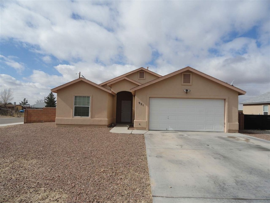 921 Larkspur Ave, Alamogordo, NM 88310 - photo 1