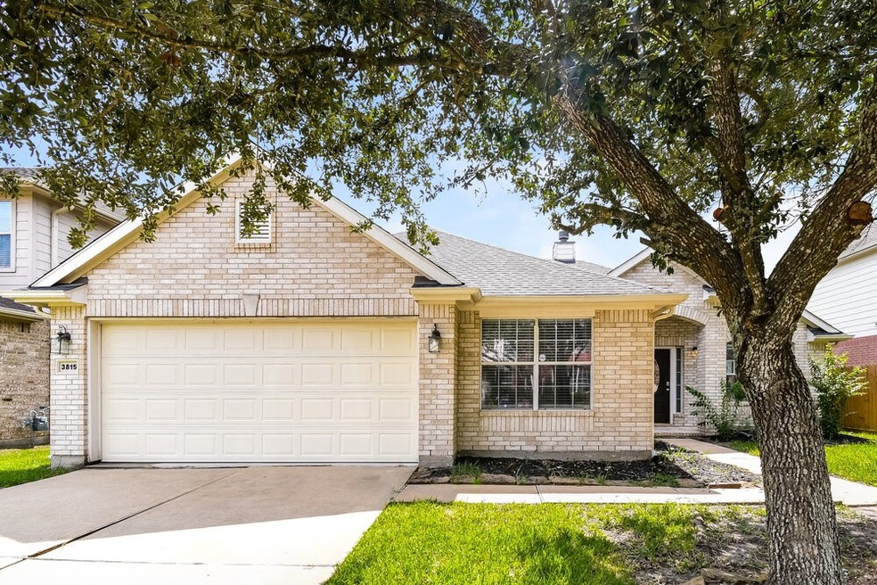 3815 Saxon Hollow Ct, Friendswood, TX 77546 - photo 1