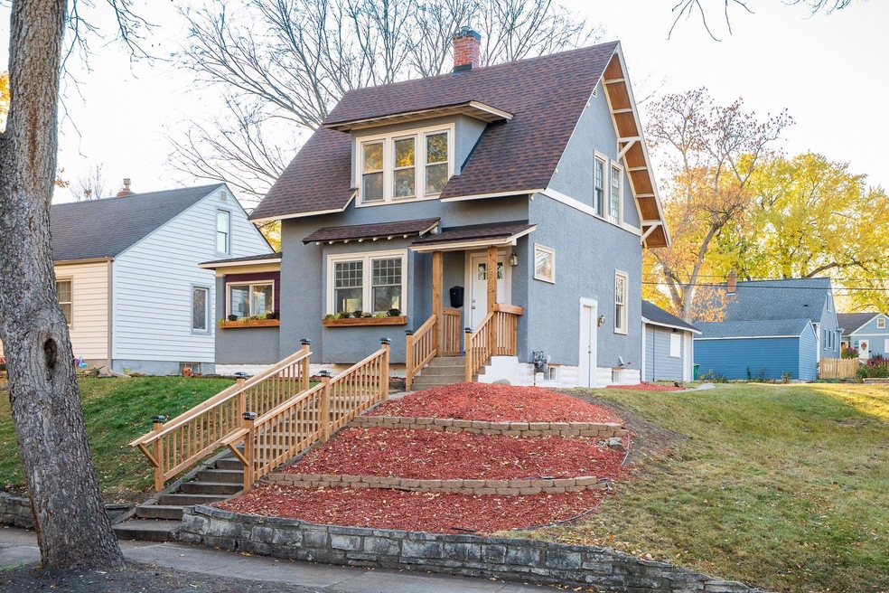 2828 Dakota Avenue South MLS-2.jpg