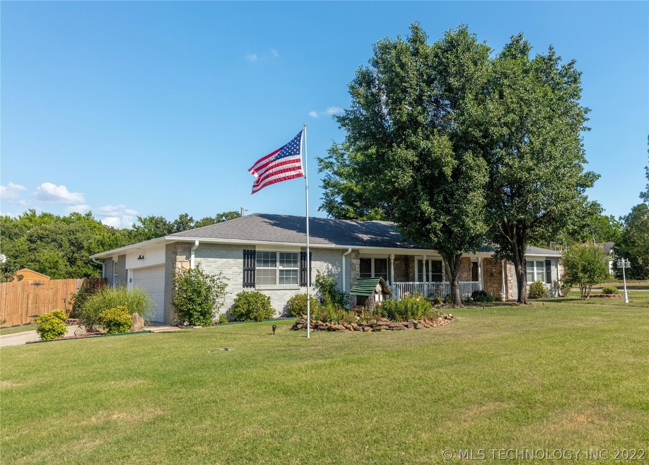 700 S 17th St, McAlester, OK 74501 - photo 1