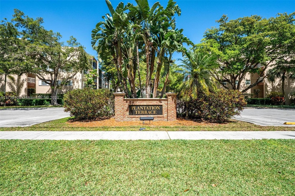 Plantation Terrace unit 104, Plantation, FL 33317 - photo 1