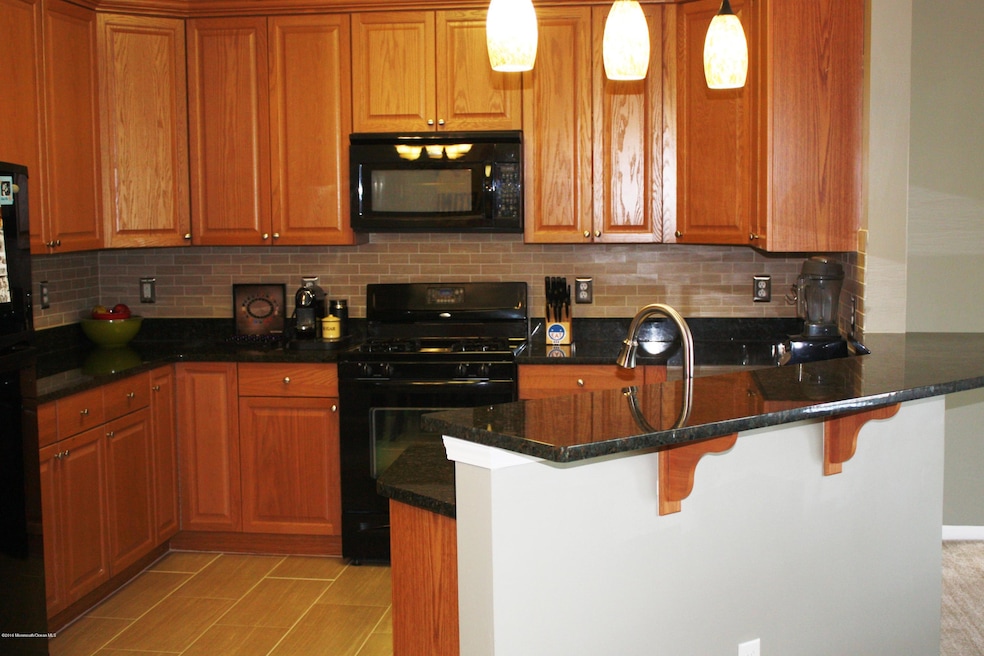 233 Mill Pond Way unit 43, Eatontown, NJ 07724 - photo 1