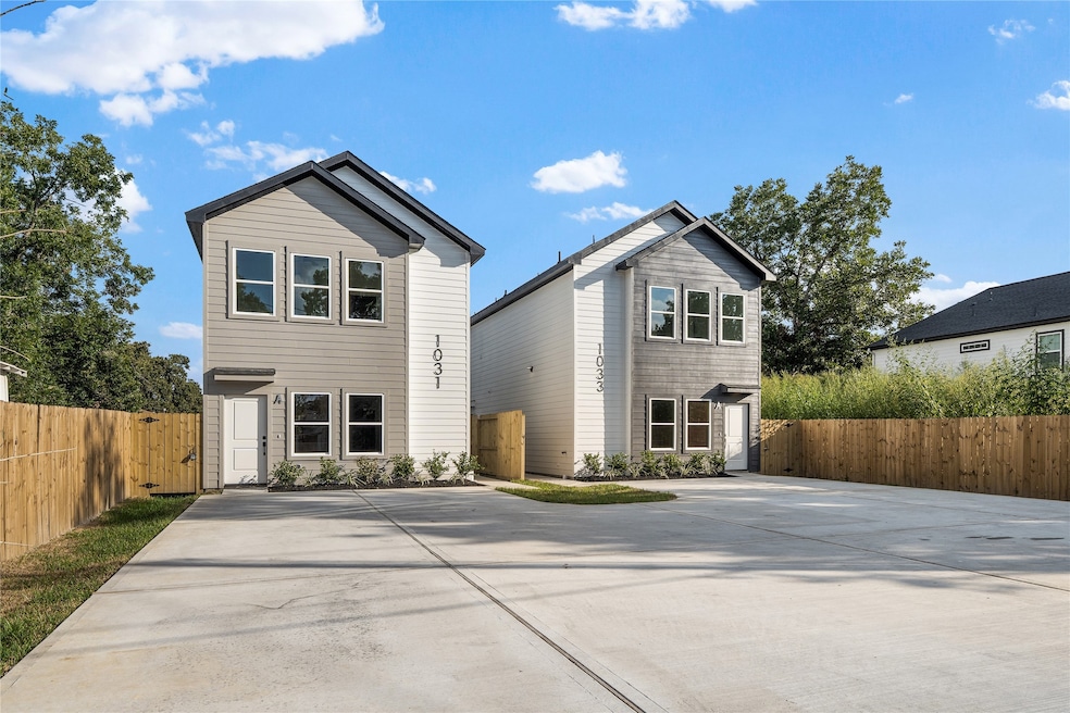 1031 North Ln unit B, Houston, TX 77088 - photo 1