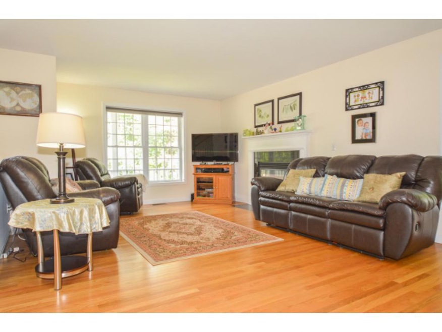 33 Carroll Ln, Seabrook, NH 03874 - photo 1