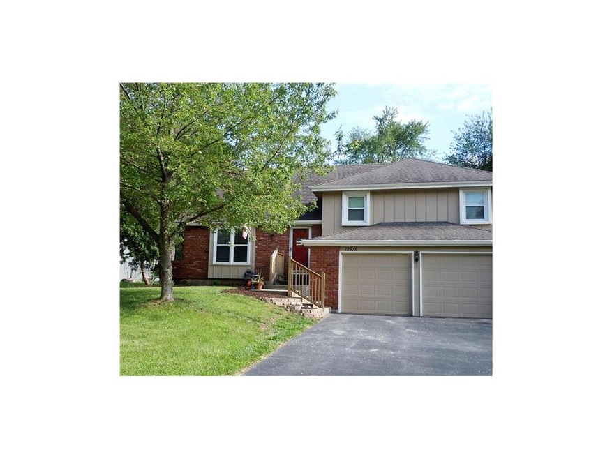 Great curb appeal. Newer windows, new updated hand