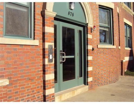 878 Worthington St unit 1R, Springfield, MA 01105 - photo 1
