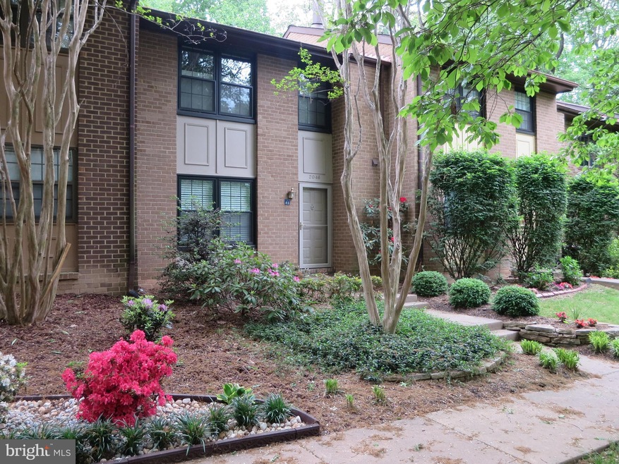 2046 Headlands Cir, Reston, VA 20191 - photo 1