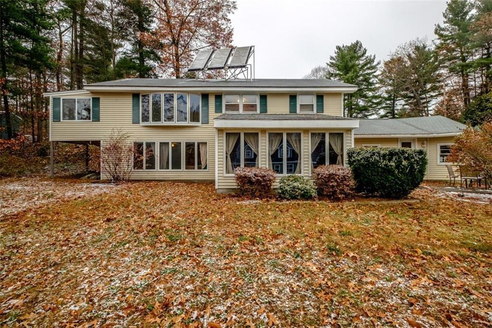 2 Gromble Way - A Raised Ranch Style...
