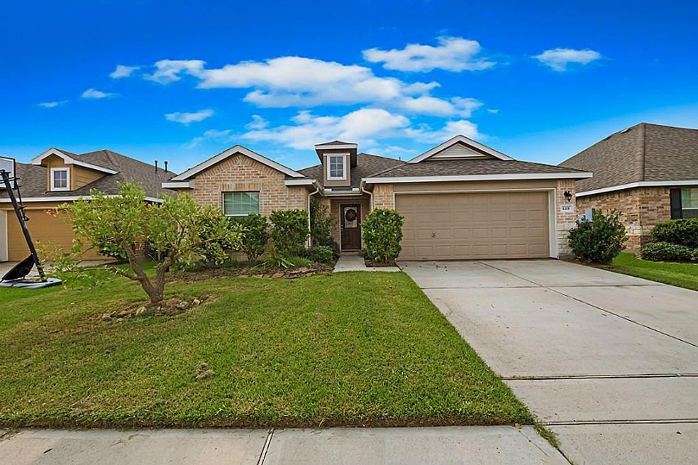 1115 Lasso Ct, Alvin, TX 77511 - photo 1