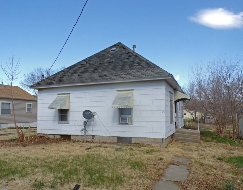 315 W 3rd St, Miltonvale, KS 67466 - photo 1