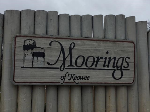 The Moorings of Keowee entrance
