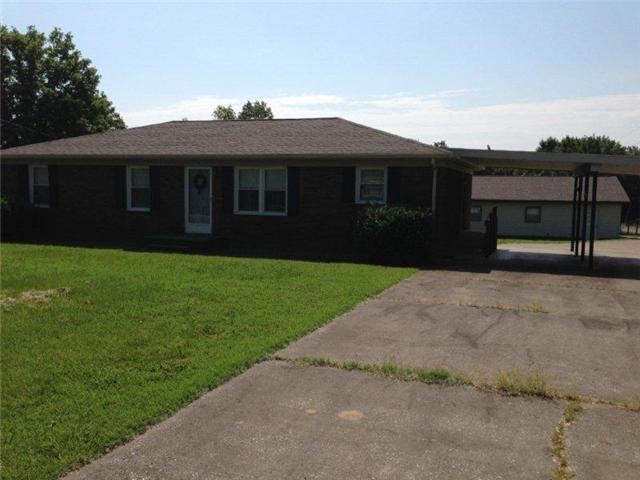 709 Sanderson Dr, Hopkinsville, KY 42240 - photo 1
