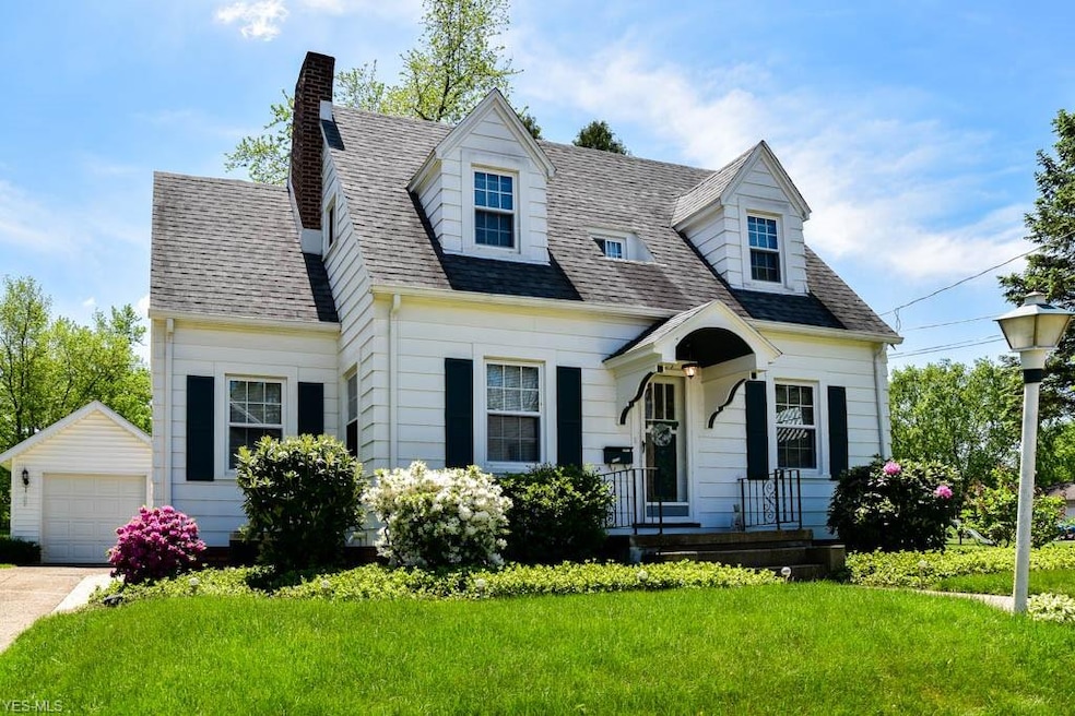 Absolutely darling Cape Cod home on 6 parcels tota