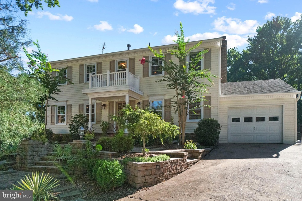 6828 Stoneybrooke Ln, Alexandria, VA 22306 - photo 1