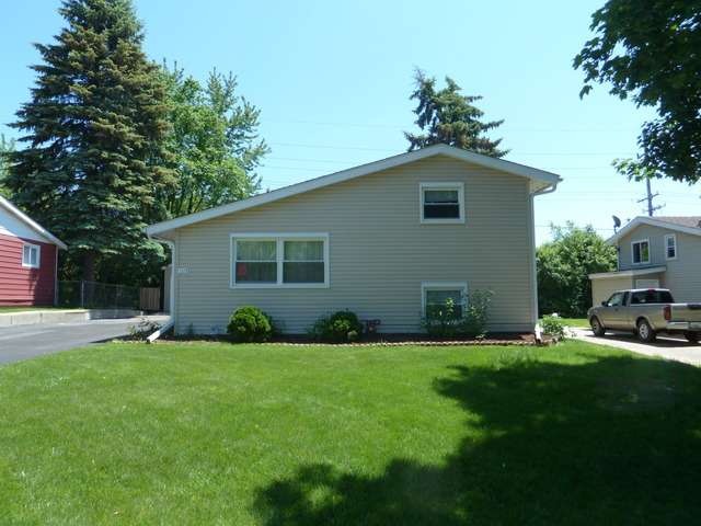 1117 Denver Dr, Carpentersville, IL 60110 - photo 1