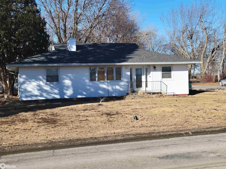 821 NE 2nd St, Eagle Grove, IA 50533 - photo 1