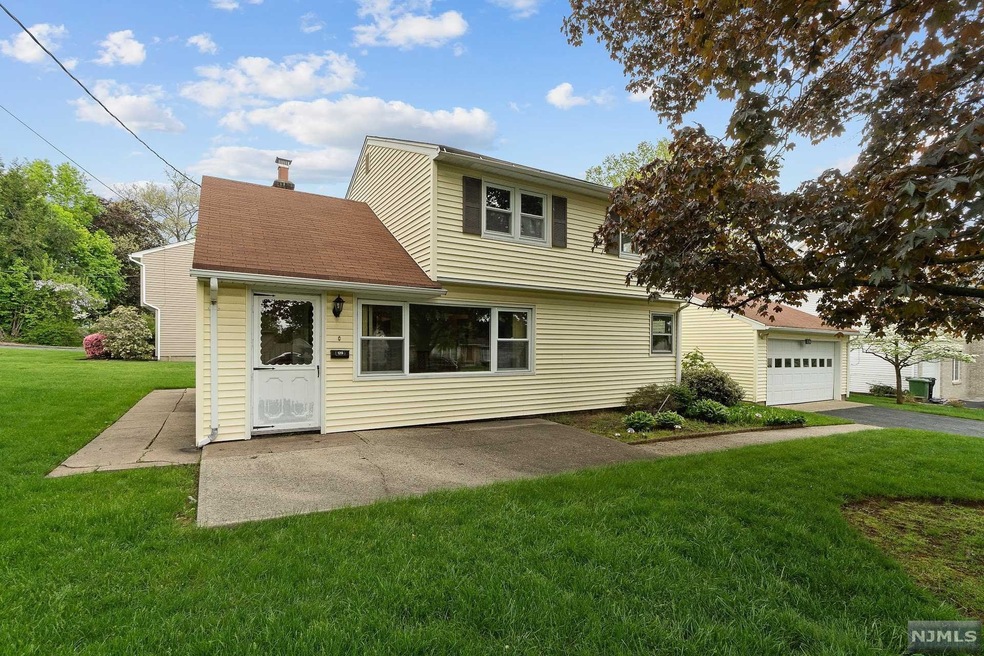 129 Thomas Dr, Paramus, NJ 07652 - photo 1