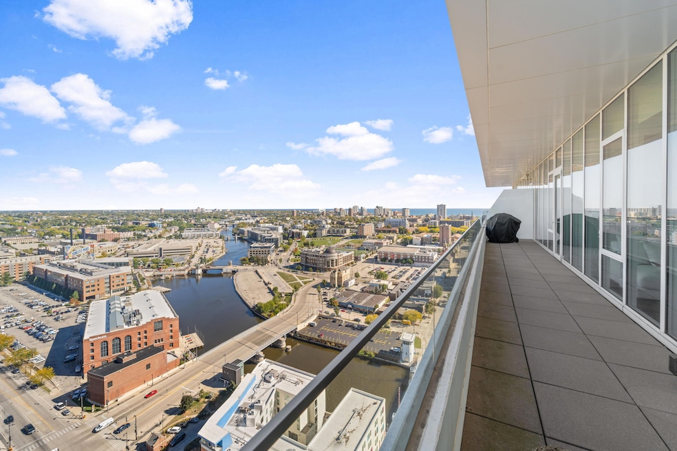 1141 N Martin L King Jr Dr unit 3003, Milwaukee, WI 53203 - photo 1