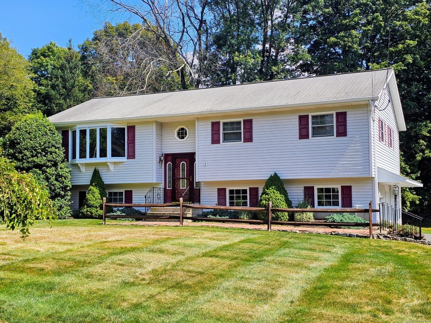 3 Robinhood Rd, Danbury, CT 06811 - photo 1