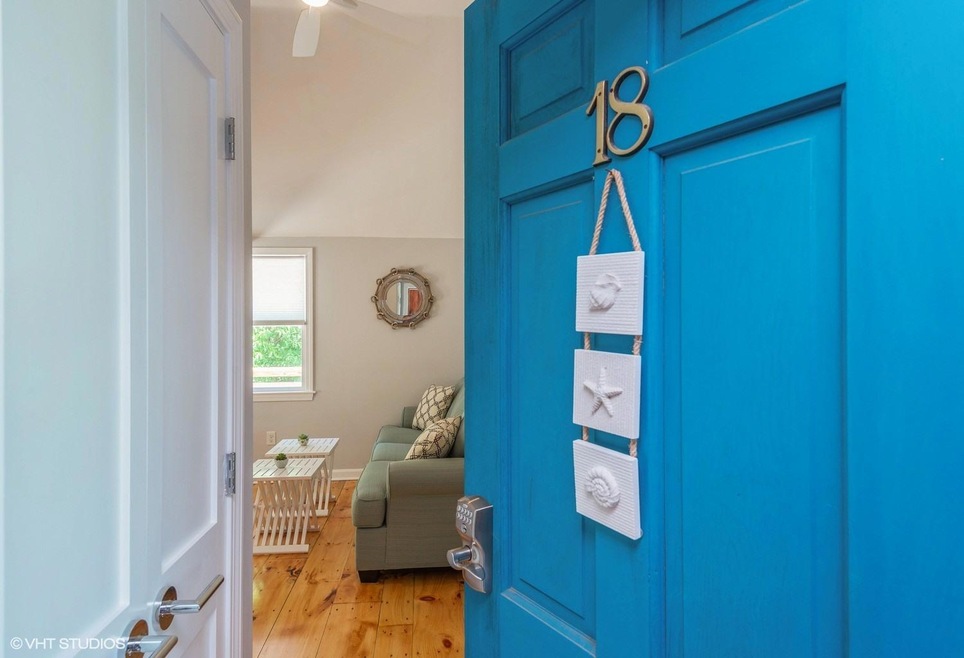 02_1706Rte6A_18_84_Entryway_MLSuse_1500x